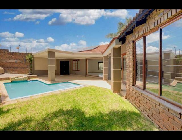 3 BEDROOM HOUSE FOR SALE IN HURLINGHAM